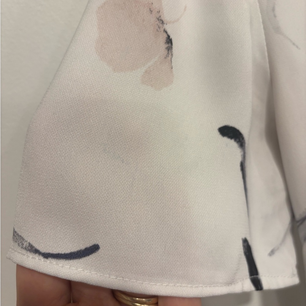 Dynamite White Floral V-Neck Blouse (XS) - Picture 6 of 12